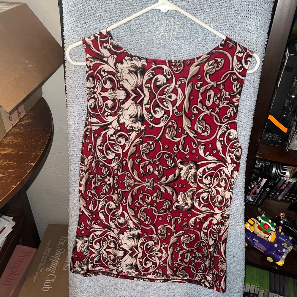 Red Sleeveless Blouse with Gold Chain Print all over - Picture 4 of 4